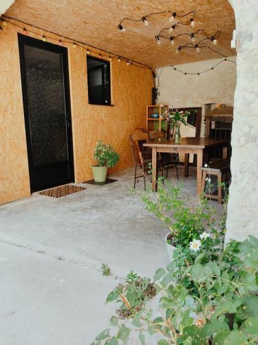 Agréable maisonnette en duplex, avec patio proche mer (Agreable maisonnette en duplex, avec patio proche mer) in Ліон-сюр-Мер