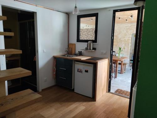 Agréable maisonnette en duplex, avec patio proche mer (Agreable maisonnette en duplex, avec patio proche mer) in Ліон-сюр-Мер