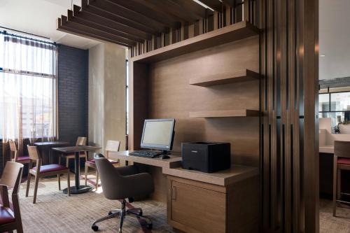 Residence Inn by Marriott Phoenix Downtown - image 3