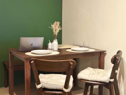 Studio Unit at Mplace, Manila (photo 10)