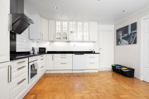 Stor leilighet med plass til 6 personer og gratis parkering in 通斯堡市中心