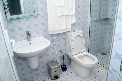 Two-Bedroom Deluxe Apartment image 10
