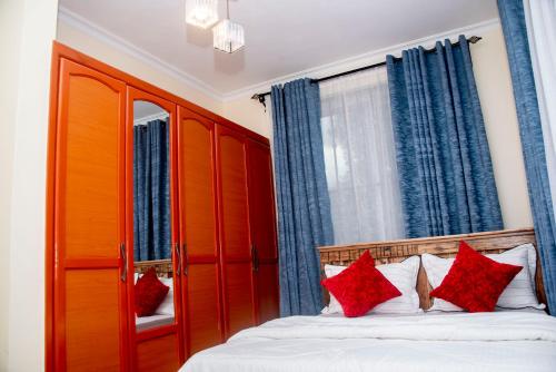 Two-Bedroom Deluxe Apartment image 2