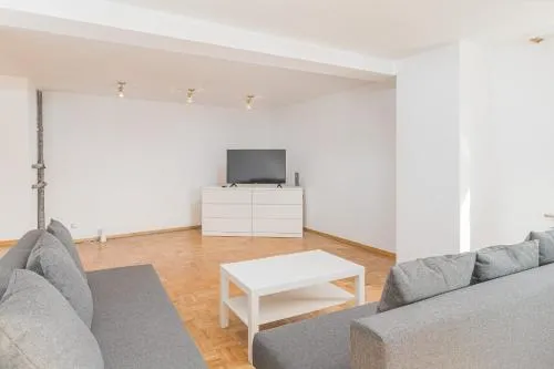 Perfekt für Firmen und Gruppen - 1 Haus, 2 XXL Wohnungen in Göppingen, Deutschland