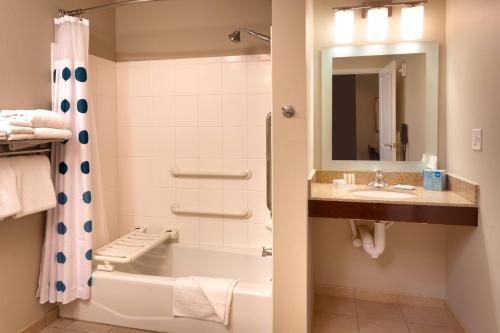 TownePlace Suites Omaha West - image 7