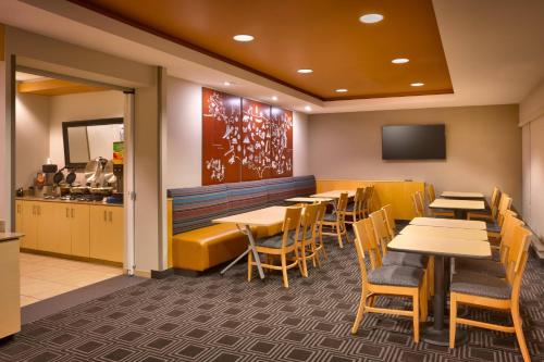 TownePlace Suites Omaha West - image 11