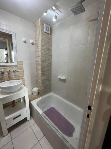 Bathroom, Colibri MDQ in Barrio Constitucion