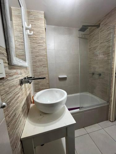 Shower, Colibri MDQ in Barrio Constitucion