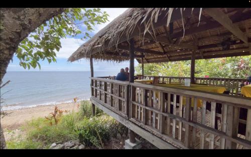 Restaurant, Haus am Strand KLIMAANLAGE INKLUSIVE Sibuyan Island nahe Cresta de Gallo - Marevic's Guesthouse 1 in Marigondon