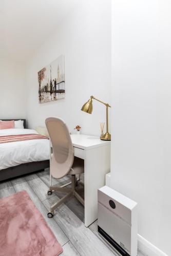 Deluxe studio Apartments - City Airport & Excel Ideal for Long stay, London