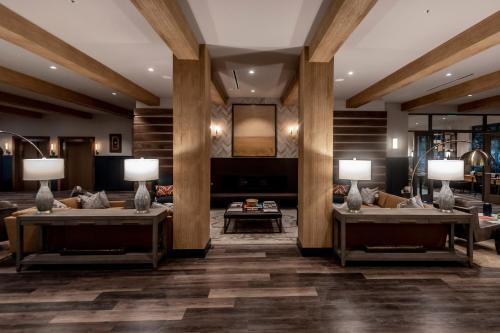 ล็อบบี้, คอตต้อน เฮาส์ คลีฟแลนด์ อะ ทริบิวต์ พอร์ตโฟลิโอ โฮเต็ล (Cotton House, Cleveland, a Tribute Portfolio Hotel) in คลีฟแลนด์ (MS)