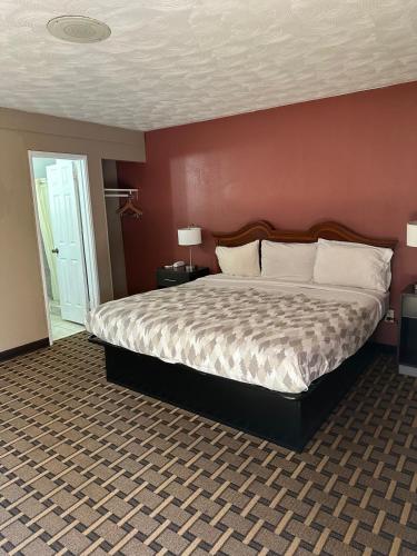 Rodeway Inn - image 13