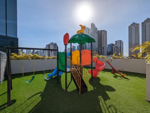 One-Bedroom Apartment with City View image 5