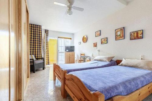 Sun and relax at the Tropicana beach