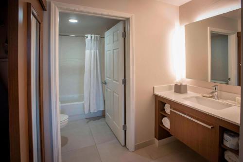 Residence Inn by Marriott Pensacola Downtown - image 7