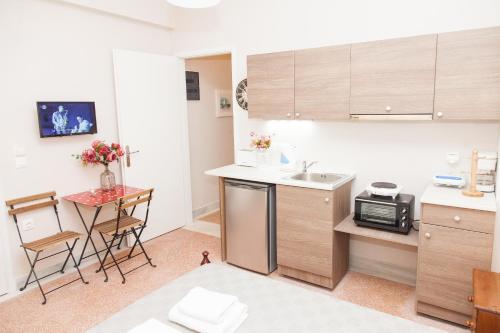 Georgias Apartment - Tap to explore photos