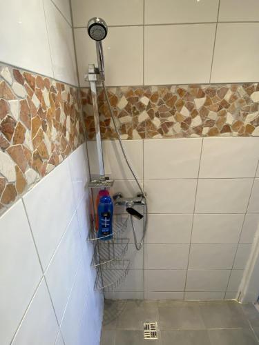 Apartment 20 minutes from City Center w Coffee, Tea, TV, and Parking, Bratislava (Foto 5)