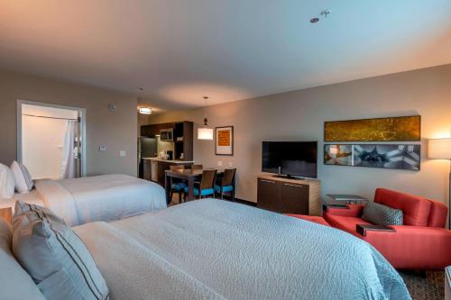 2 queen beds