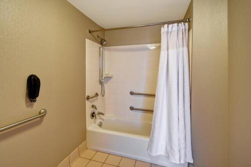 SpringHill Suites Louisville Airport - image 10