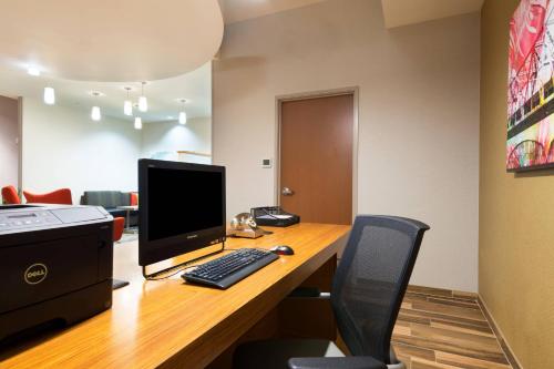 SpringHill Suites Louisville Downtown - image 8