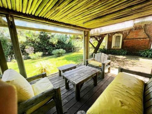 المرافق, Casa con pileta y jardin in El Golf