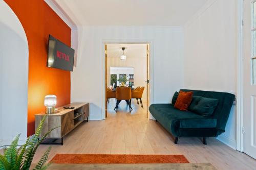 Stylish 3 Bedroom Contractor Stay House in Birmingham B23 near M6 & Fort Dunlop with Free Parking and WiFi, Birmingham (zdjęcie 6)