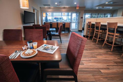 TownePlace Suites by Marriott Toledo Oregon - image 7