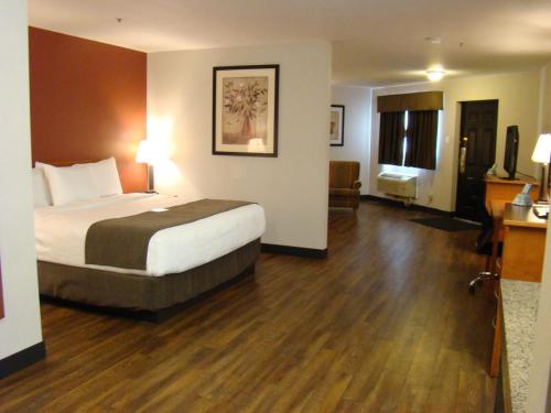 1 king bed, 1 sofa bed