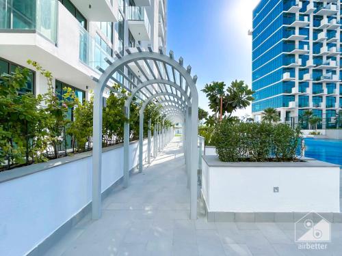 Luxury 1B with Balcony & partial Burj Khalifa view