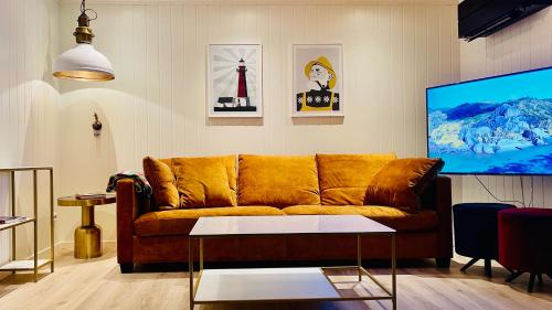 Familyfriendly-modern, in the fishingtown Stamsund, with Sauna and Jacuzzi in สตัมซุนด์