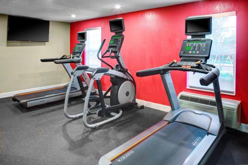 TownePlace Suites Fresno - image 10