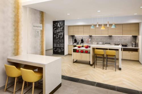 Ételek és italok, TownePlace Suites by Marriott Plant City in Plant City (Florida)
