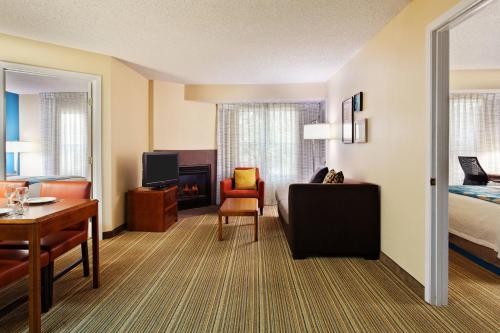 2 bedrooms, 3 beds
