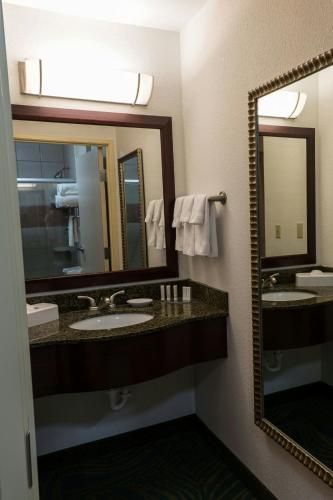 SpringHill Suites Ridgecrest - image 7