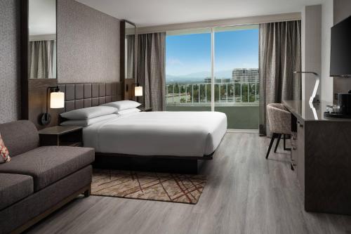 Classic, Guest room, 1 King, Balcony