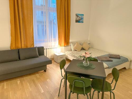 Cozy Apartment by Wenceslas Square and Main Train Station, Praga