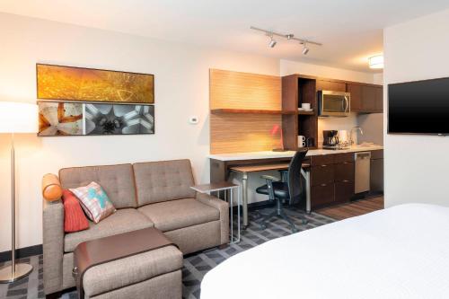 1 king bed, 1 sofa bed