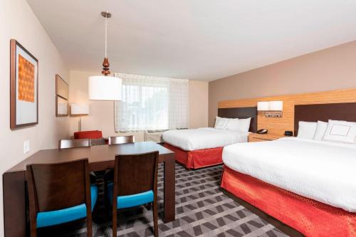 2 queen beds