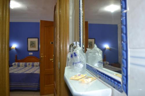 Hostal Al-Qazeres - image 6