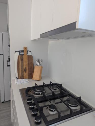 Konyha, 2 bedroom apartment with Garden views in Sydney in Marrickville