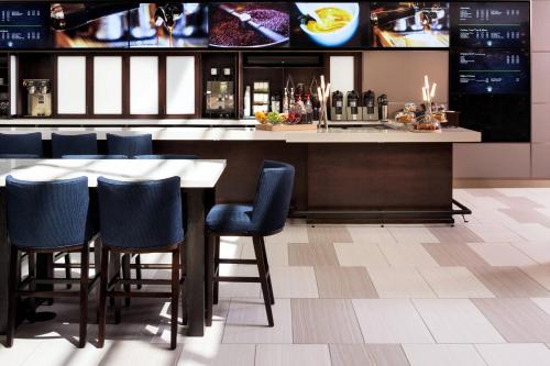 Sheraton Bloomington - image 12