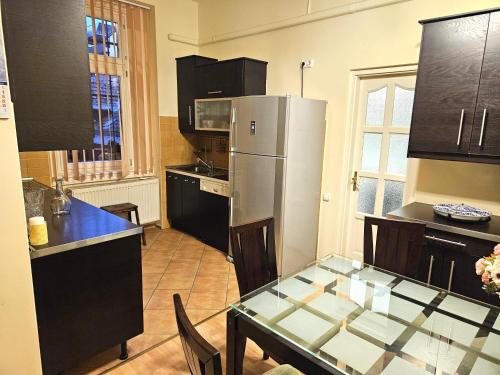 Cozy apartment and Rooms near Kalvin square 4