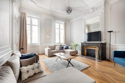 Location de vacances - Lyon -  - Le Rhône Haussmannien, Luxueux spacieux et raffiné au cœur de Lyon 6e vue Rhône - Image #1