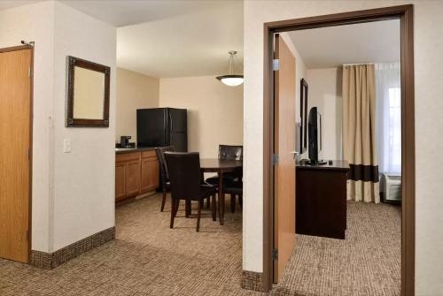 Comfort Inn & Suites DeForest - image 26