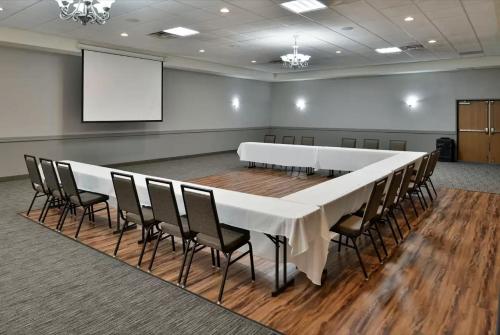 Comfort Inn & Suites DeForest - image 22