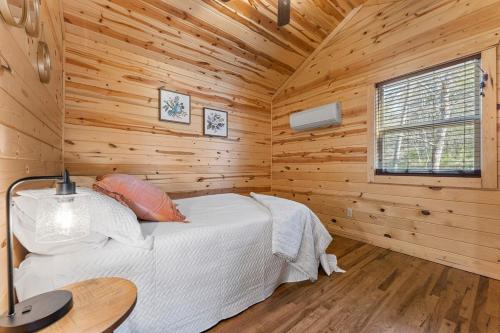 Cabin 1 - Peaceful Cabin Near River with Fire Pit and Hot Tub, Jasper (foto 8)