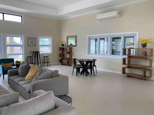 VillaMerissa Ocenpointe in 銅木 - 盧西亞