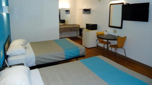 2 double beds