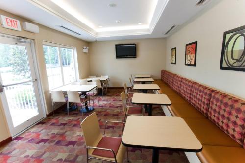 TownePlace Suites Jacksonville Butler Boulevard - image 11