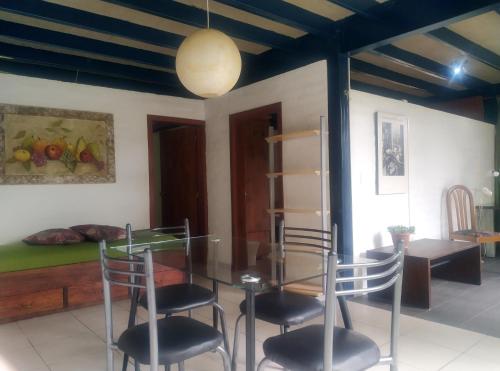 2 bedrooms, 3 beds